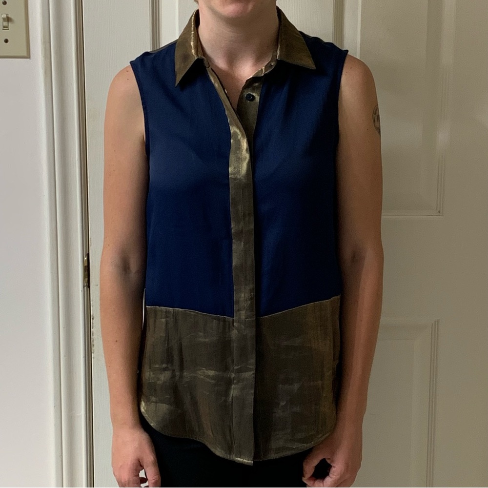 🌷3 for $25🌷Anne Klein, US 2, Blue & Gold Sleeveless Hidden Button Blouse